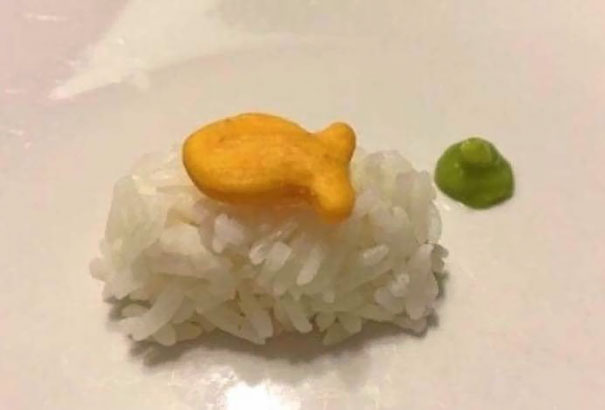 Zdroj: https://www.reddit.com/r/funny/comments/5754r0/sushi_chef_level_beginner/