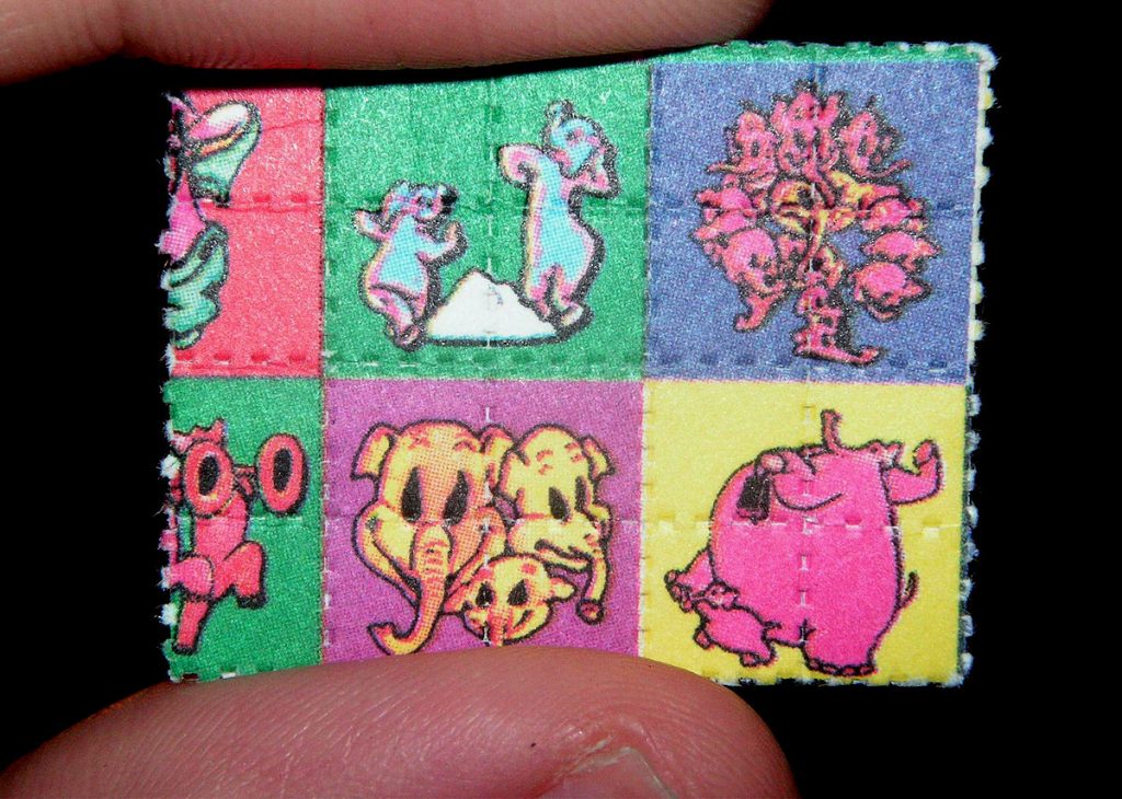 1200px-Pink_Elephants_on_Parade_Blotter_LSD_Dumbo