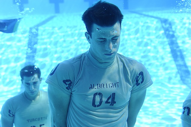 Water Underwater Training Men Pool Holding Breath