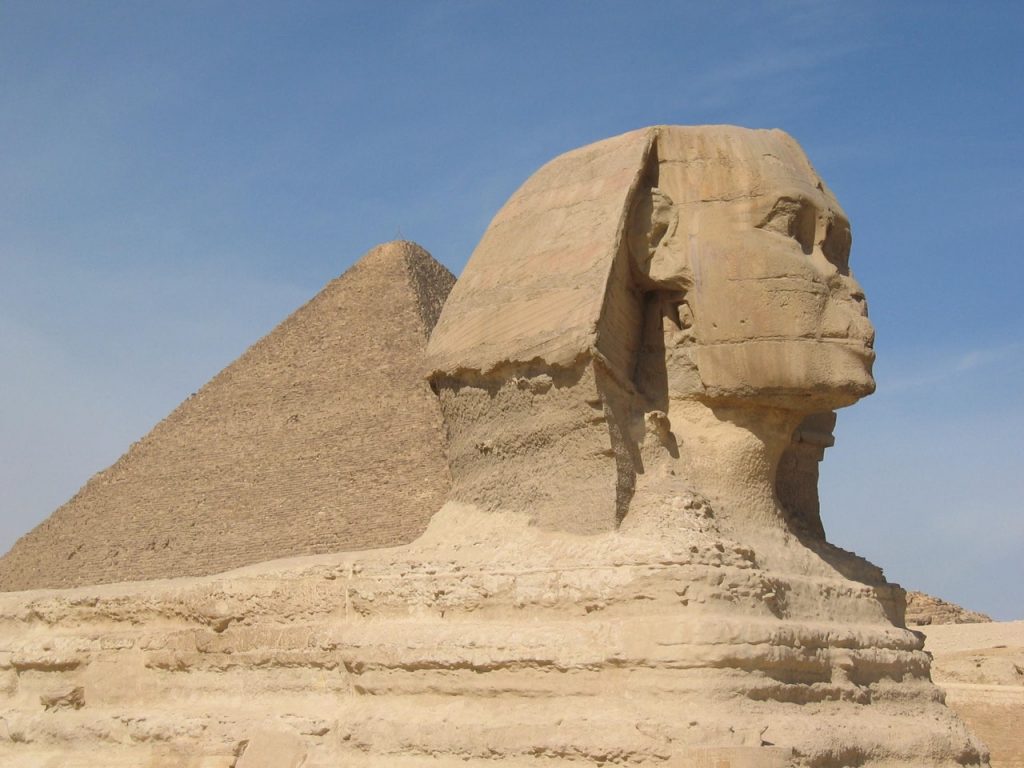 sand-desert-statue-pyramid