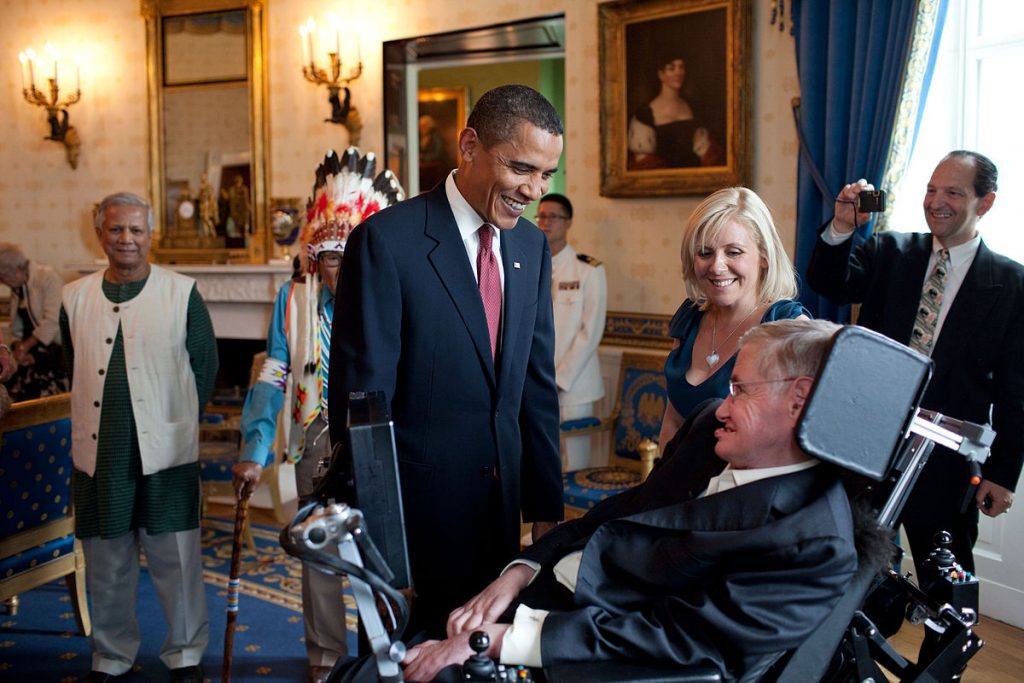 1200px-Barack_Obama_speaks_to_Stephen_Hawking