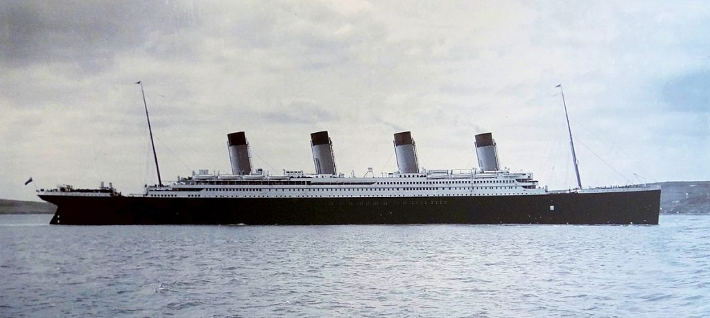 1200px-Titanic-Cobh-Harbour-1912