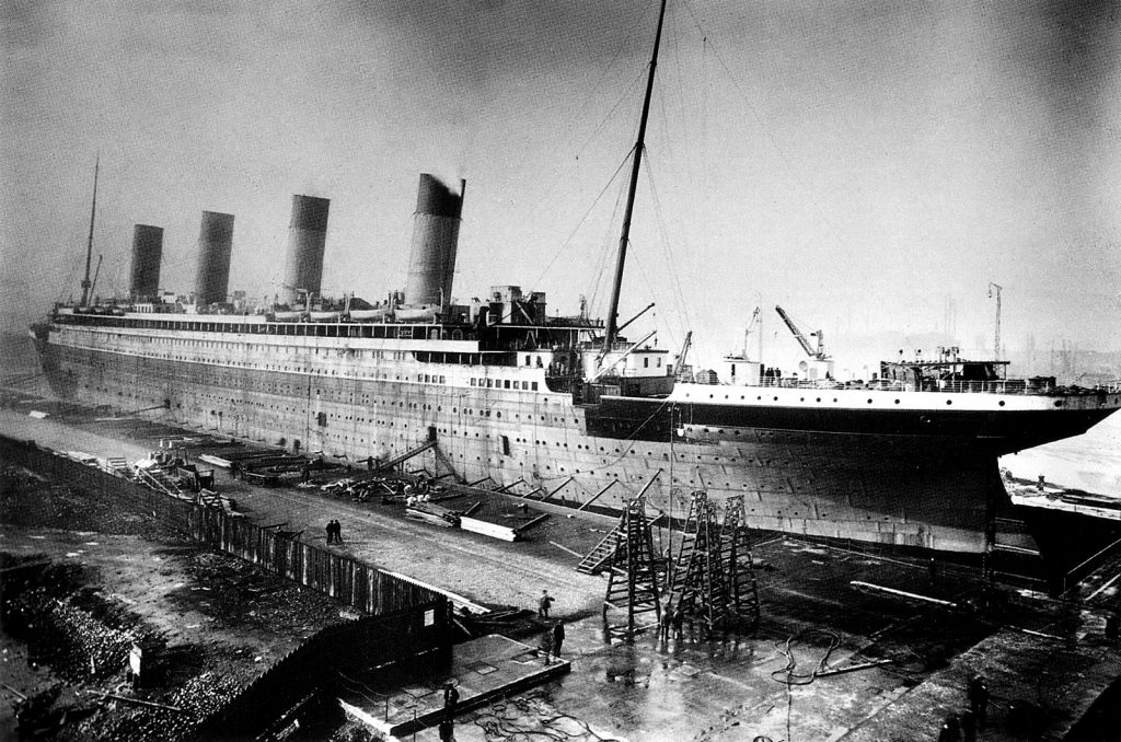 Titanic_under_construction