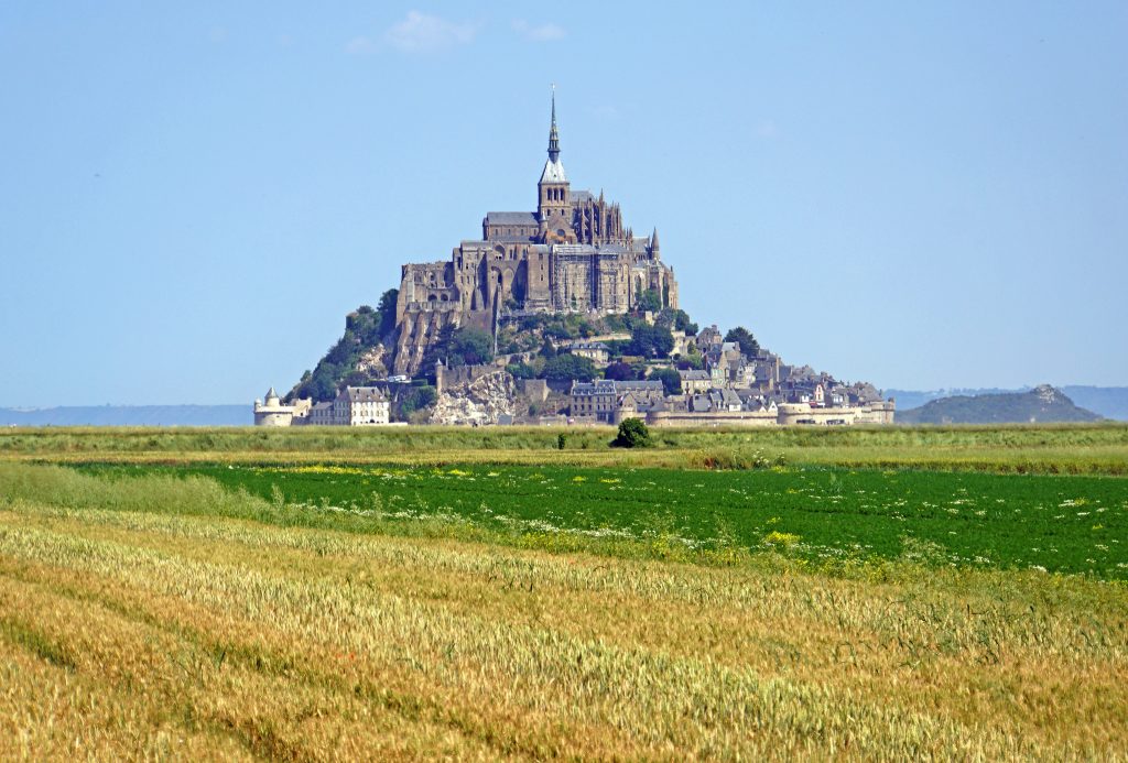 "France-000871 - Mont Saint-Michel" (CC BY-SA 2.0) by archer10 (Dennis) 192M Views